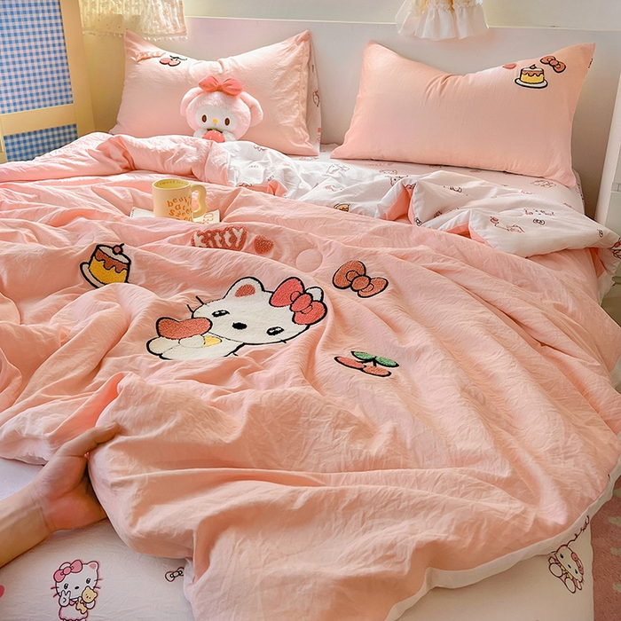 91家纺网 家纺一手货源 找家纺 易辰美 2025新款水洗棉毛巾绣夏被空调被夏凉被四件套 KT猫