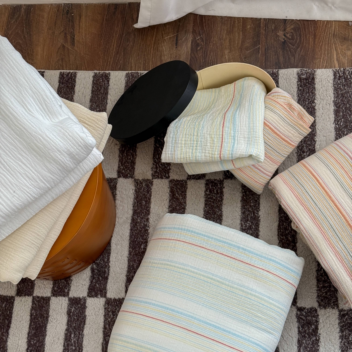 91家纺网 家纺一手货源 找家纺 山舍家居 2025春夏新款全棉纯棉色织纱布四件套-香草系列-暗色系 组合图仅供展示