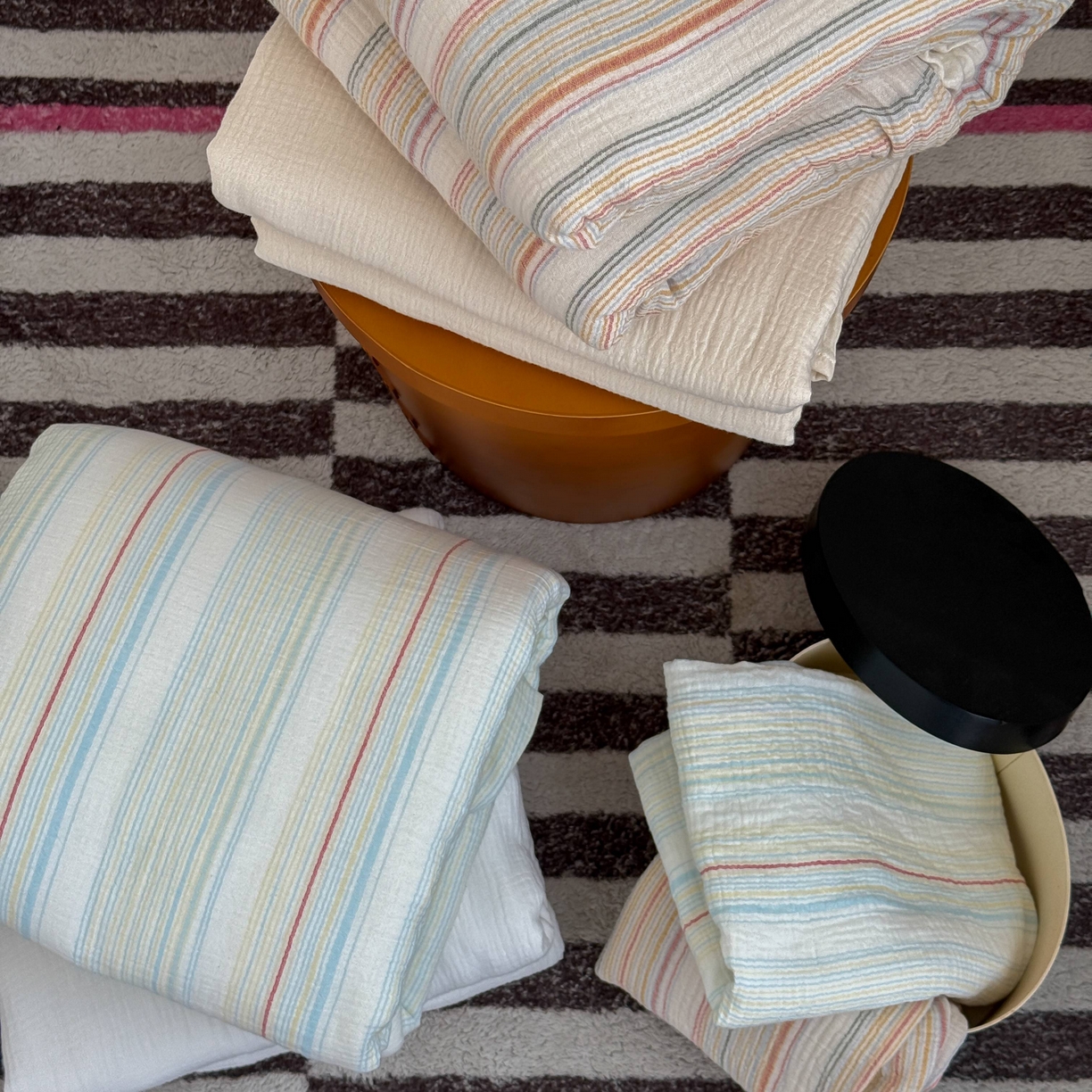 91家纺网 家纺一手货源 找家纺 山舍家居 2025春夏新款全棉纯棉色织纱布四件套-香草系列-暗色系 组合图仅供展示