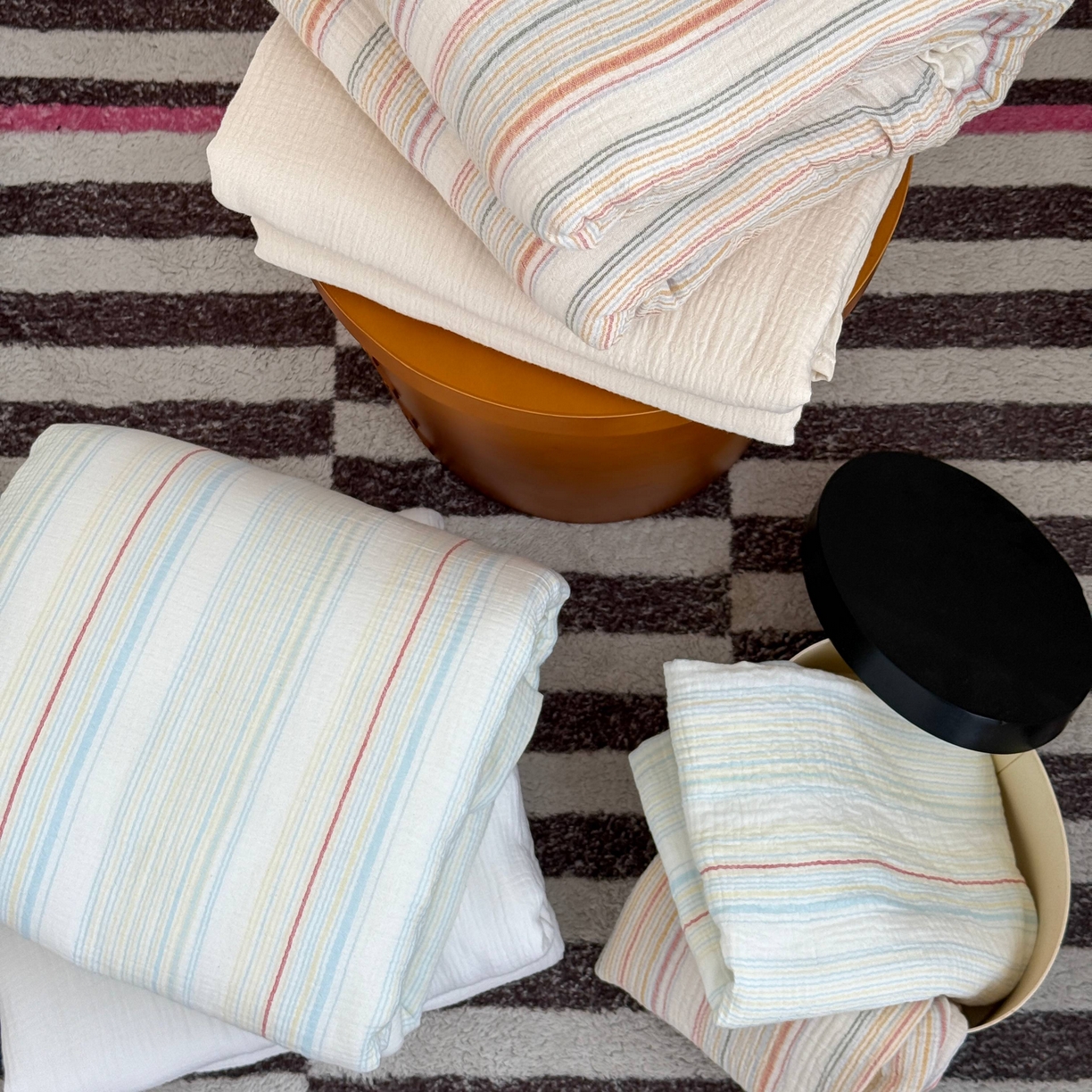 91家纺网 家纺一手货源 找家纺 山舍家居 2025春夏新款全棉纯棉色织纱布四件套-香草系列-亮色系 组合图仅供展示