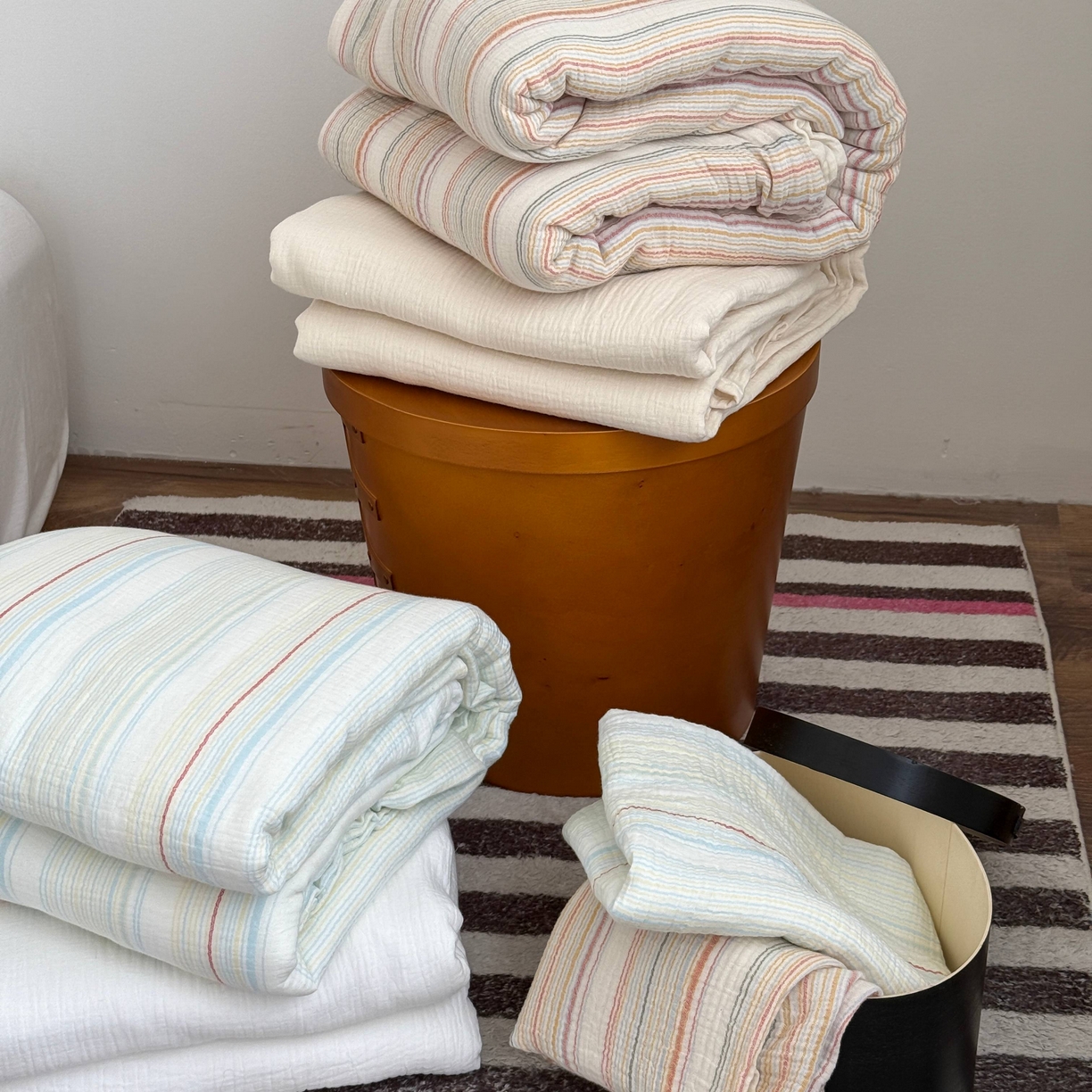 91家纺网 家纺一手货源 找家纺 山舍家居 2025春夏新款全棉纯棉色织纱布四件套-香草系列-亮色系 组合图仅供展示