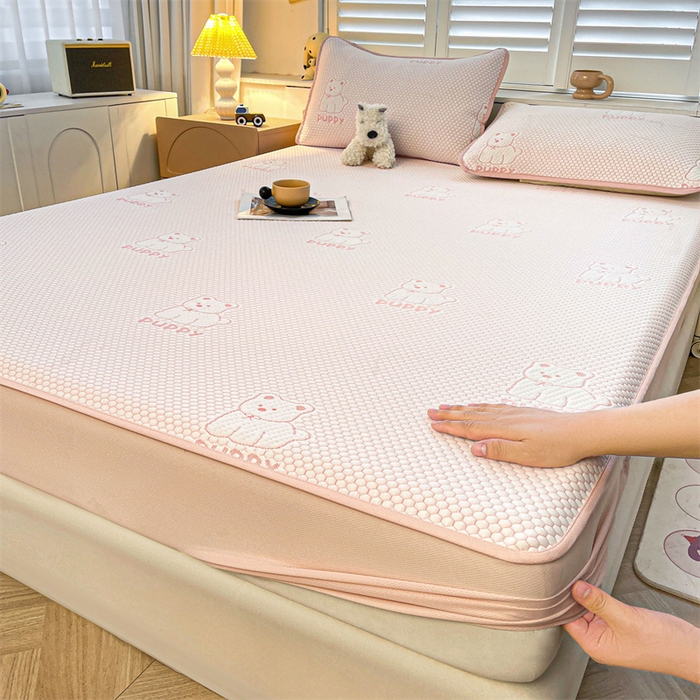 91家纺网 家纺一手货源 找家纺 喜居 2025新款A类凉感豆豆席床笠款 冰小汪-粉