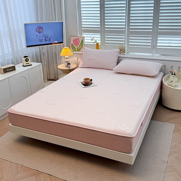 91家纺网 家纺一手货源 找家纺 喜居 2025新款A类凉感豆豆席床笠款 luck小冰熊-粉