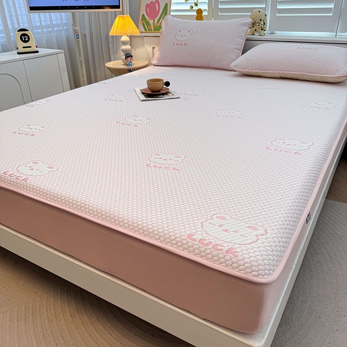 91家纺网 家纺一手货源 找家纺 喜居 2025新款A类凉感豆豆席床笠款 luck小冰熊-粉