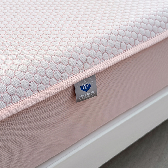 91家纺网 家纺一手货源 找家纺 喜居 2025新款A类凉感豆豆席床笠款 luck小冰熊-粉