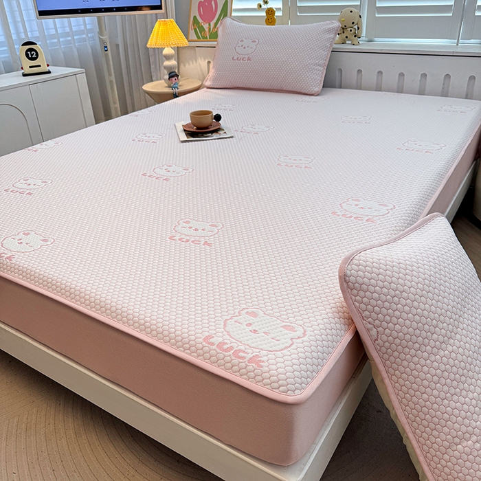 91家纺网 家纺一手货源 找家纺 喜居 2025新款A类凉感豆豆席床笠款 luck小冰熊-粉