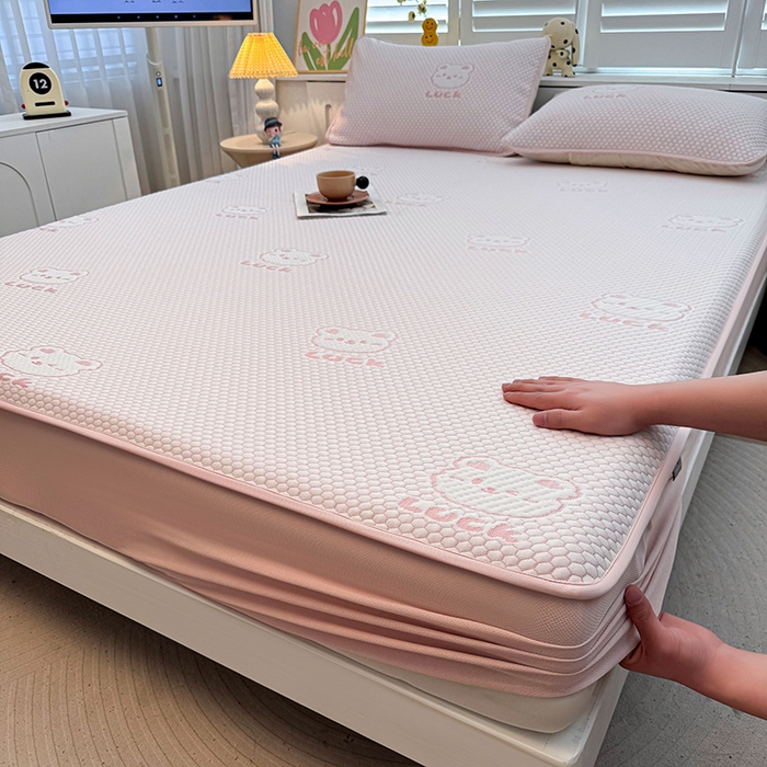 91家纺网 家纺一手货源 找家纺 喜居 2025新款A类凉感豆豆席床笠款 luck小冰熊-粉