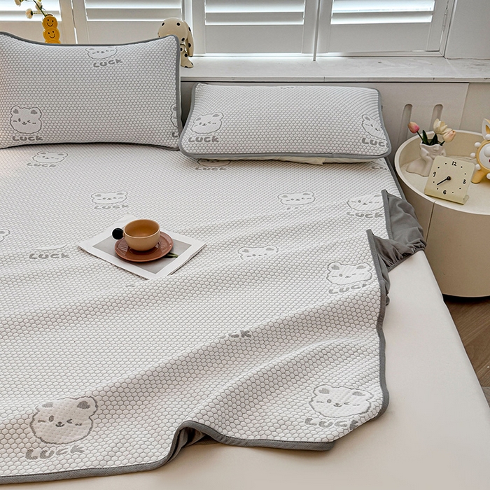 91家纺网 家纺一手货源 找家纺 喜居 2025新款A类凉感豆豆席床笠款 luck小冰熊-灰