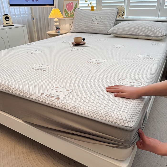 91家纺网 家纺一手货源 找家纺 喜居 2025新款A类凉感豆豆席床笠款 luck小冰熊-咖