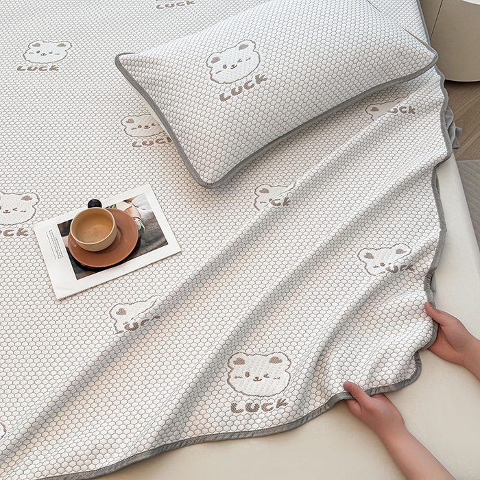 91家纺网 家纺一手货源 找家纺 喜居 2025新款A类凉感豆豆席床笠款 luck小冰熊-咖