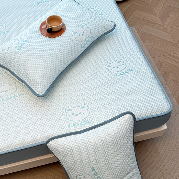 91家纺网 家纺一手货源 找家纺 喜居 2025新款A类凉感豆豆席床笠款 luck小冰熊-蓝