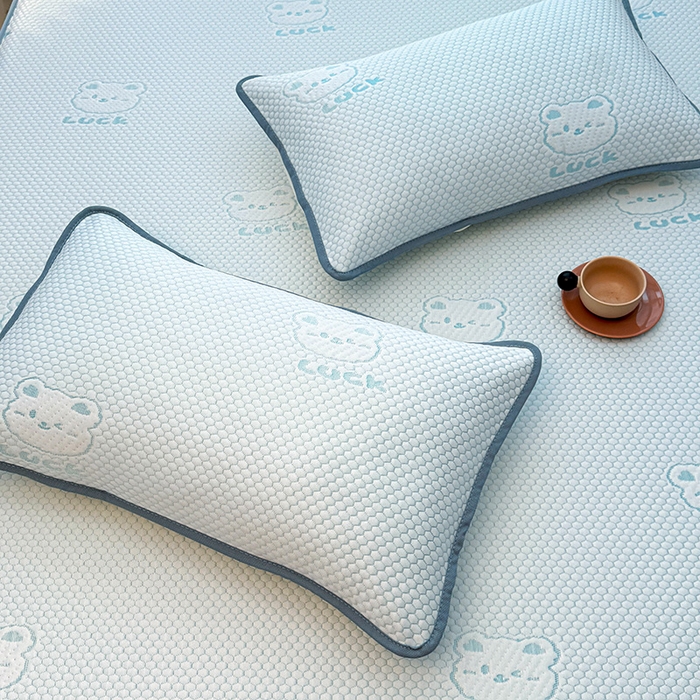 91家纺网 家纺一手货源 找家纺 喜居 2025新款A类凉感豆豆席床笠款 luck小冰熊-蓝