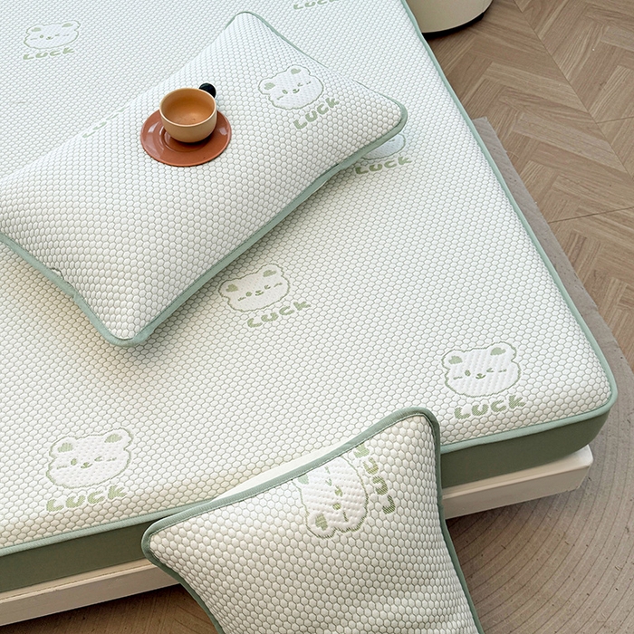 91家纺网 家纺一手货源 找家纺 喜居 2025新款A类凉感豆豆席床笠款 luck小冰熊-绿