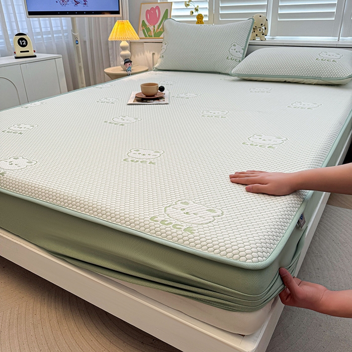 91家纺网 家纺一手货源 找家纺 喜居 2025新款A类凉感豆豆席床笠款 luck小冰熊-绿