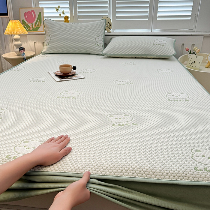 91家纺网 家纺一手货源 找家纺 喜居 2025新款A类凉感豆豆席床笠款 luck小冰熊-绿