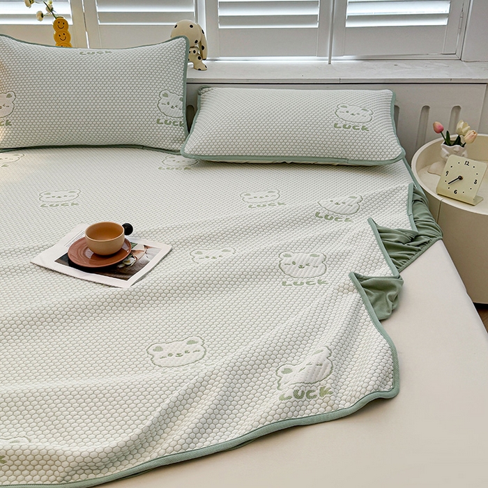 91家纺网 家纺一手货源 找家纺 喜居 2025新款A类凉感豆豆席床笠款 luck小冰熊-绿