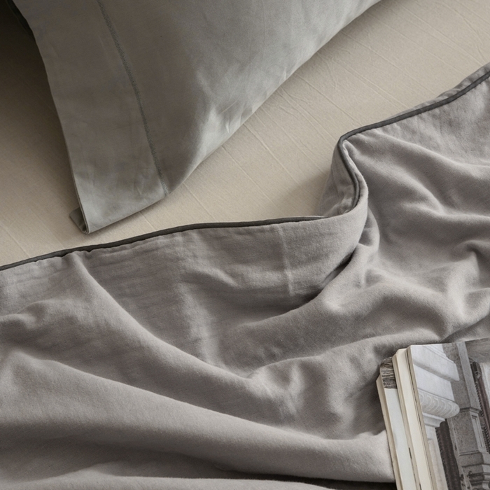 91家纺网 家纺一手货源 找家纺 蚕阿婆 2025新款纯棉双层纱蚕丝被蚕丝空调夏凉被 灰色