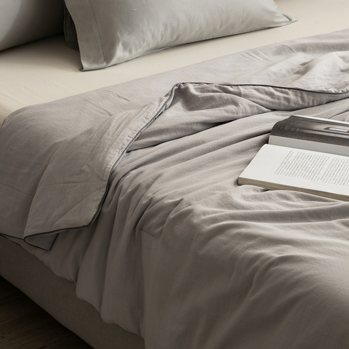 91家纺网 家纺一手货源 找家纺 蚕阿婆 2025新款纯棉双层纱蚕丝被蚕丝空调夏凉被 灰色