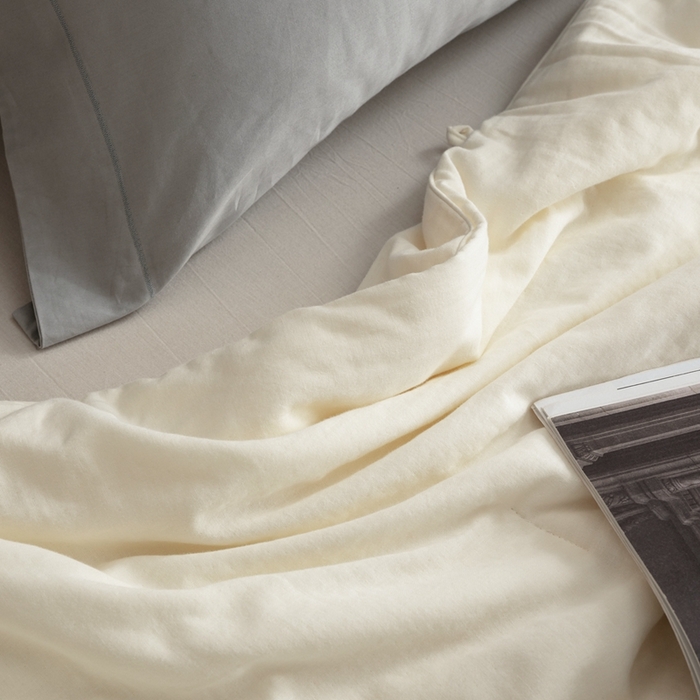 91家纺网 家纺一手货源 找家纺 蚕阿婆 2025新款纯棉双层纱蚕丝被蚕丝空调夏凉被 米色