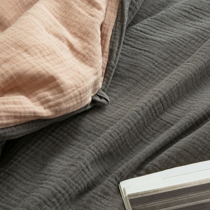 91家纺网 家纺一手货源 找家纺 蚕阿婆 2025新款皱皱纱布蚕丝被100%蚕丝被子  灰+粉色