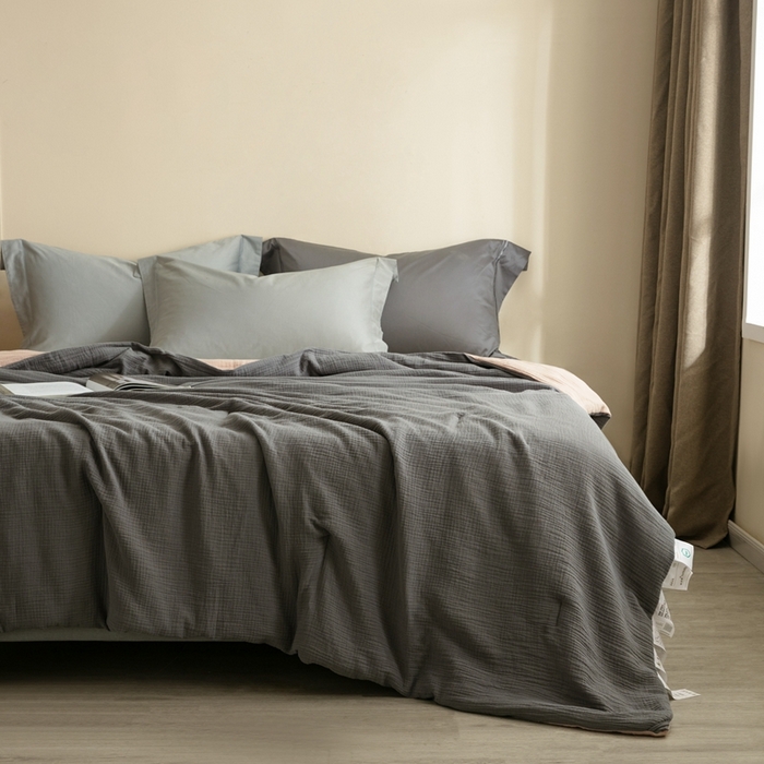 91家纺网 家纺一手货源 找家纺 蚕阿婆 2025新款皱皱纱布蚕丝被100%蚕丝被子  灰+粉色