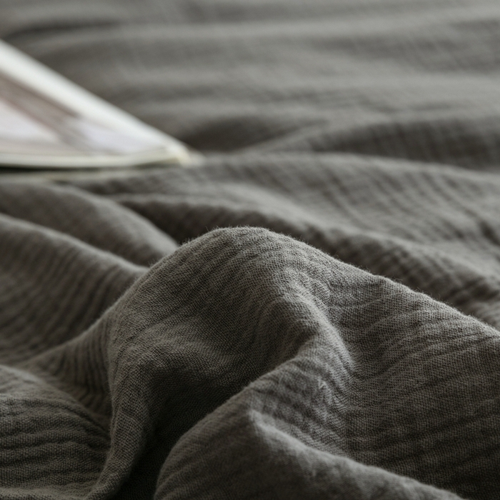 91家纺网 家纺一手货源 找家纺 蚕阿婆 2025新款皱皱纱布蚕丝被100%蚕丝被子  灰+粉色