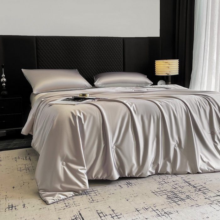 91家纺网 家纺一手货源 找家纺 （总）金喜 2025春夏新款冰丝绸夏被7A抗菌冰肌夏被空调被锦纶氨纶夏凉被薄被子