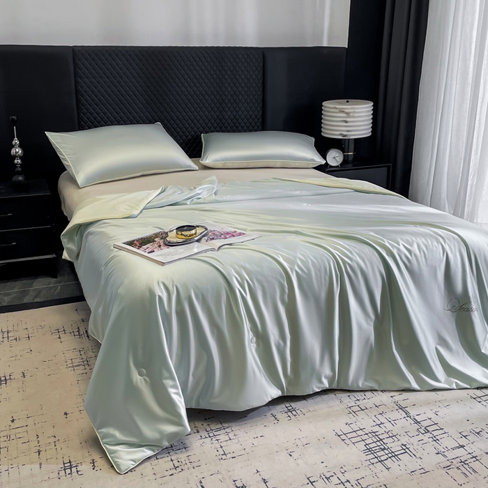 91家纺网 家纺一手货源 找家纺 金喜 2025春夏新款冰丝绸夏被7A抗菌冰肌夏被空调被锦纶氨纶夏凉被薄被子 湖水蓝