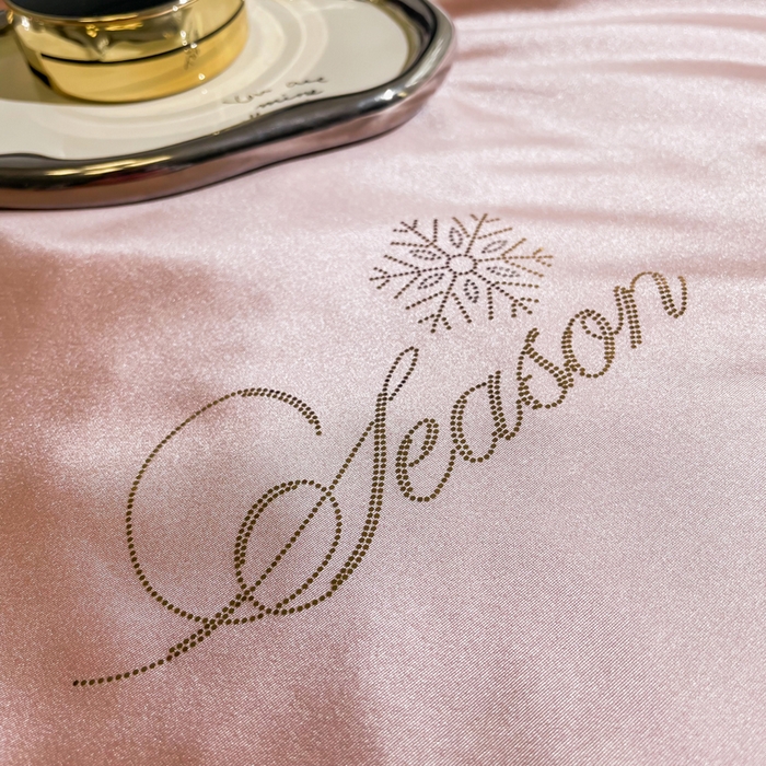 91家纺网 家纺一手货源 找家纺 金喜 2025春夏新款冰丝绸夏被7A抗菌冰肌夏被空调被锦纶氨纶夏凉被薄被子 珊瑚粉