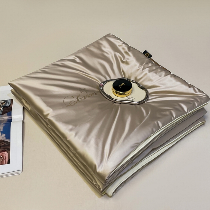 91家纺网 家纺一手货源 找家纺 金喜 2025春夏新款冰丝绸夏被7A抗菌冰肌夏被空调被锦纶氨纶夏凉被薄被子 香槟色