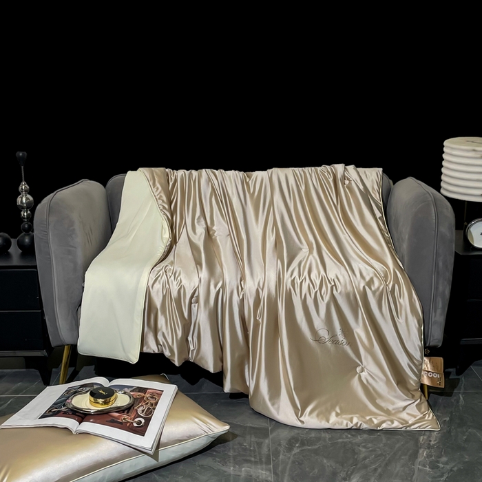 91家纺网 家纺一手货源 找家纺 金喜 2025春夏新款冰丝绸夏被7A抗菌冰肌夏被空调被锦纶氨纶夏凉被薄被子 香槟色