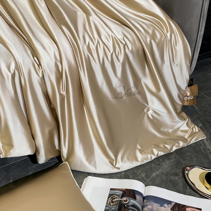 91家纺网 家纺一手货源 找家纺 金喜 2025春夏新款冰丝绸夏被7A抗菌冰肌夏被空调被锦纶氨纶夏凉被薄被子 香槟色