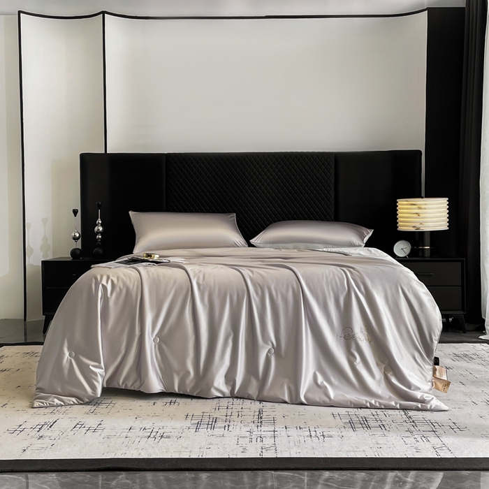 91家纺网 家纺一手货源 找家纺 金喜 2025春夏新款冰丝绸夏被7A抗菌冰肌夏被空调被锦纶氨纶夏凉被薄被子 银河灰