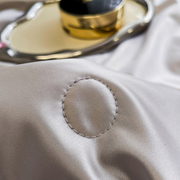 91家纺网 家纺一手货源 找家纺 金喜 2025春夏新款冰丝绸夏被7A抗菌冰肌夏被空调被锦纶氨纶夏凉被薄被子 银河灰