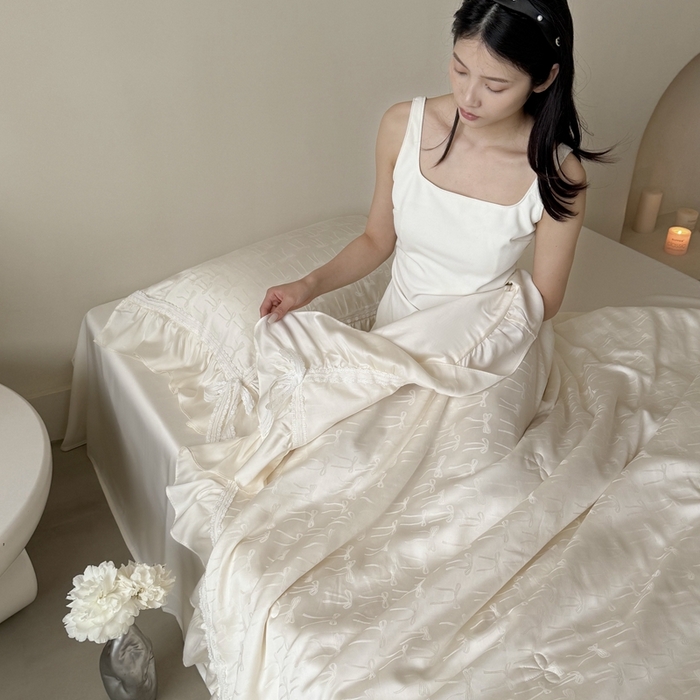 91家纺网 家纺一手货源 找家纺 MIU缪家居 2025新款60兰精天丝夏被四件套 薇薇安 单夏被控价288/四件套控价388 米色