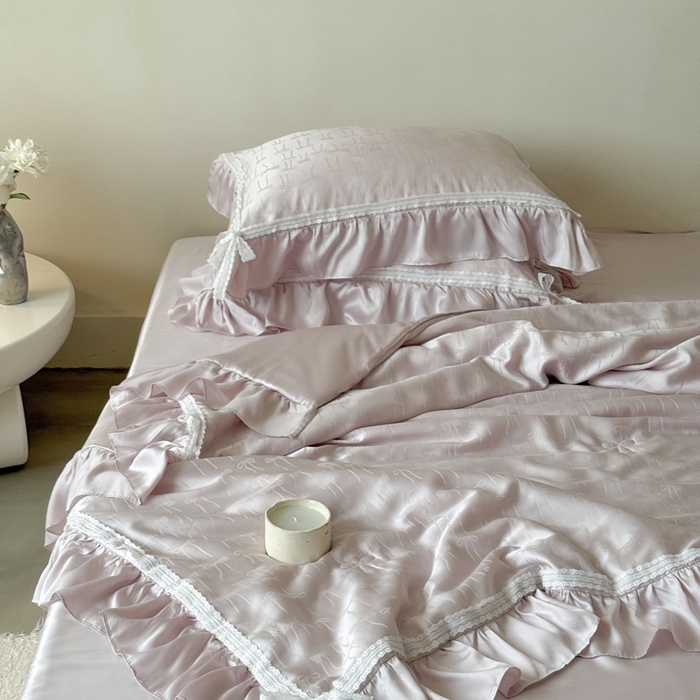 91家纺网 家纺一手货源 找家纺 MIU缪家居 2025新款60兰精天丝夏被四件套 薇薇安 单夏被控价288/四件套控价388 紫粉