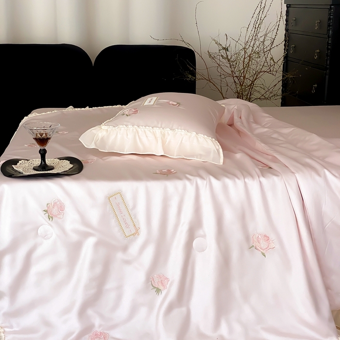 91家纺网 家纺一手货源 找家纺 （总）MIU缪家居 2025新款60支兰精天丝夏被四件套 爱莎 单夏被控价288/四件套控价388 