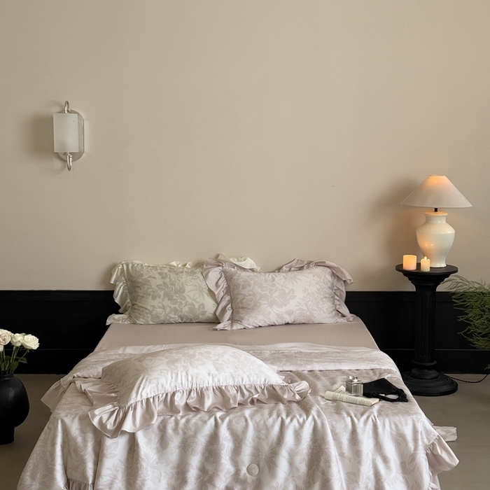 91家纺网 家纺一手货源 找家纺 MIU缪家居 2025新款60支兰精天丝夏被四件套 疏影 单夏被控价258/四件套控价358  粉色