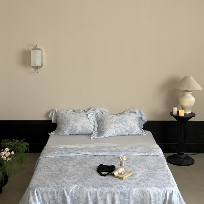 91家纺网 家纺一手货源 找家纺 MIU缪家居 2025新款60支兰精天丝夏被四件套 疏影 单夏被控价258/四件套控价358  蓝色