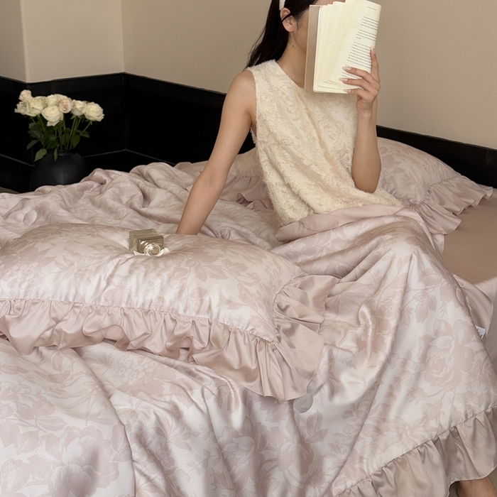 91家纺网 家纺一手货源 找家纺 MIU缪家居 2025新款60支兰精天丝夏被四件套 疏影 单夏被控价258/四件套控价358  粉色