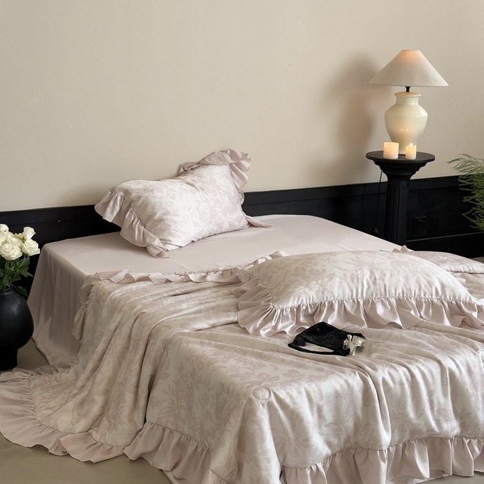 91家纺网 家纺一手货源 找家纺 MIU缪家居 2025新款60支兰精天丝夏被四件套 疏影 单夏被控价258/四件套控价358  粉色