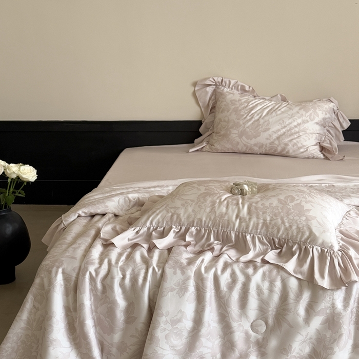 91家纺网 家纺一手货源 找家纺 MIU缪家居 2025新款60支兰精天丝夏被四件套 疏影 单夏被控价258/四件套控价358  粉色