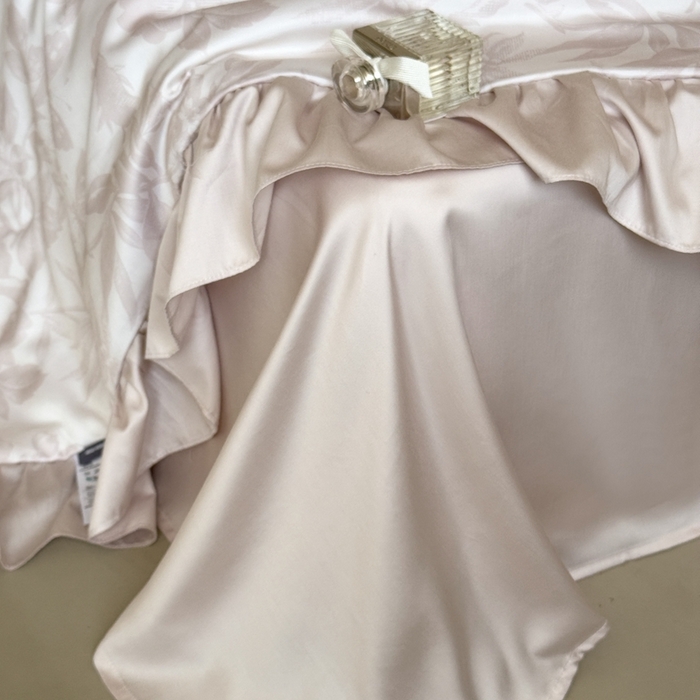 91家纺网 家纺一手货源 找家纺 MIU缪家居 2025新款60支兰精天丝夏被四件套 疏影 单夏被控价258/四件套控价358  粉色