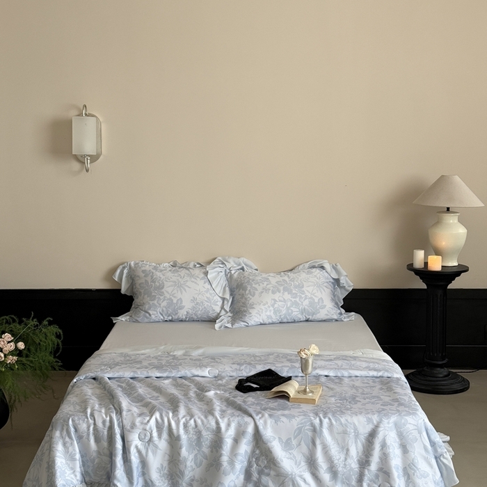 91家纺网 家纺一手货源 找家纺 MIU缪家居 2025新款60支兰精天丝夏被四件套 疏影 单夏被控价258/四件套控价358  蓝色