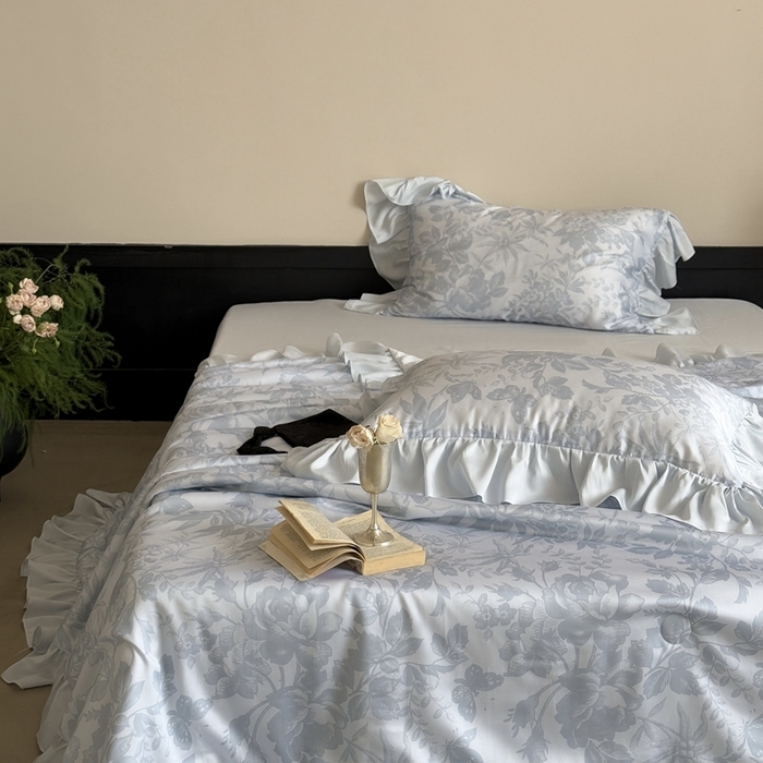 91家纺网 家纺一手货源 找家纺 MIU缪家居 2025新款60支兰精天丝夏被四件套 疏影 单夏被控价258/四件套控价358  蓝色