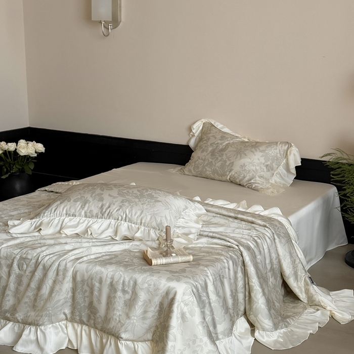 91家纺网 家纺一手货源 找家纺 MIU缪家居 2025新款60支兰精天丝夏被四件套 疏影 单夏被控价258/四件套控价358  绿色