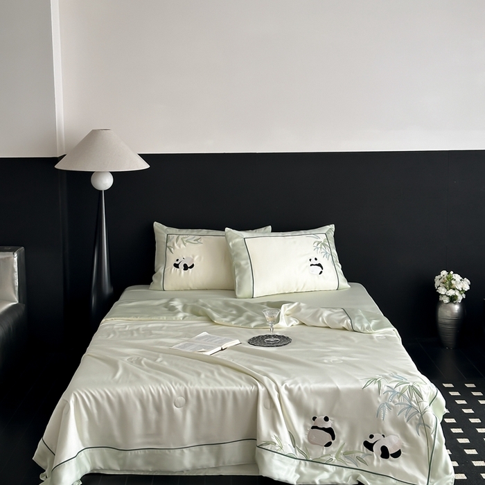 91家纺网 家纺一手货源 找家纺 MIU缪家居 2025新款60支兰精天丝夏被四件套 熊猫与竹 单夏被控价288/四件套控价388  爽白