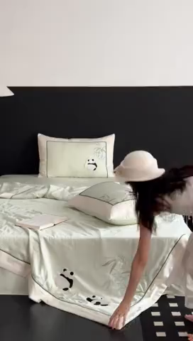 91家纺网 家纺一手货源 找家纺 MIU缪家居 2025新款60支兰精天丝夏被四件套 熊猫与竹 单夏被控价288/四件套控价388  清绿