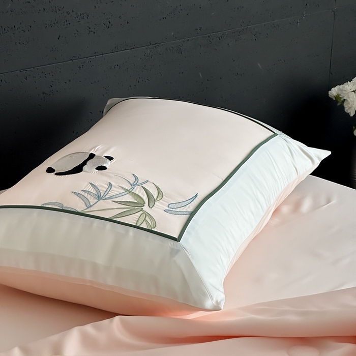 91家纺网 家纺一手货源 找家纺 MIU缪家居 2025新款60支兰精天丝夏被四件套 熊猫与竹 单夏被控价288/四件套控价388  浅粉