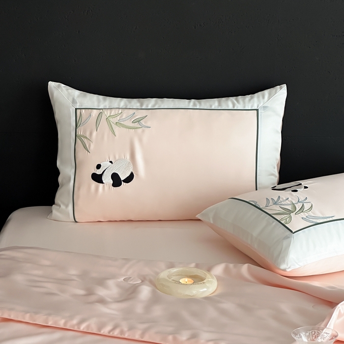 91家纺网 家纺一手货源 找家纺 MIU缪家居 2025新款60支兰精天丝夏被四件套 熊猫与竹 单夏被控价288/四件套控价388  浅粉